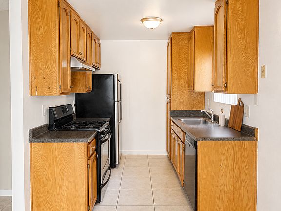 2nd image of 1829 Hornblend St APT B