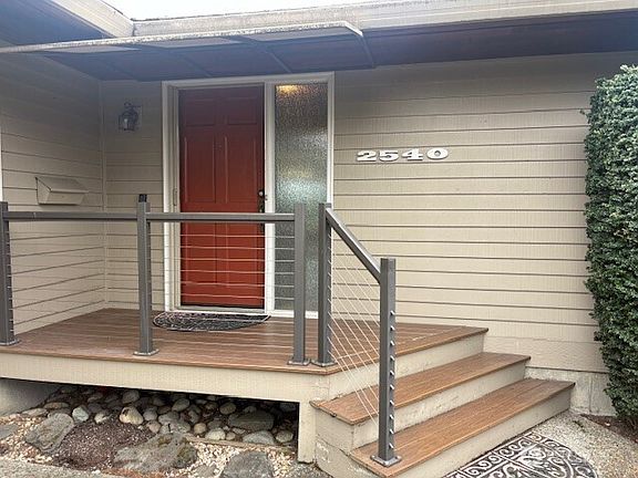 5th image of 2540 Forest Ridge Drive SE