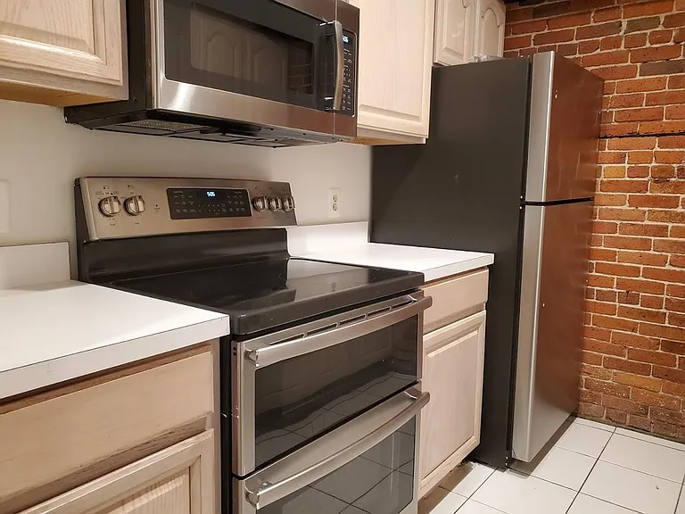 1750 Washington St #8 — Photo 5