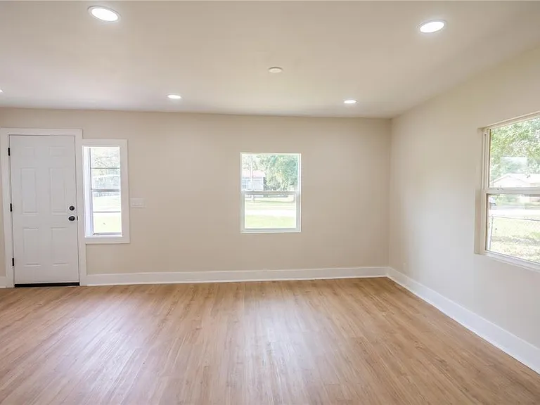 520 E Juanita St — Photo 18