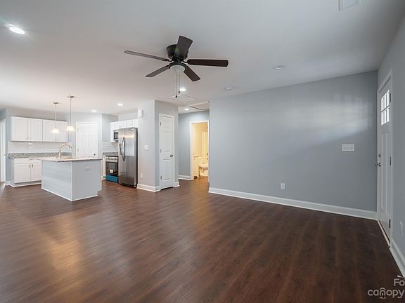 5th image of 1419 Greenfield Ave