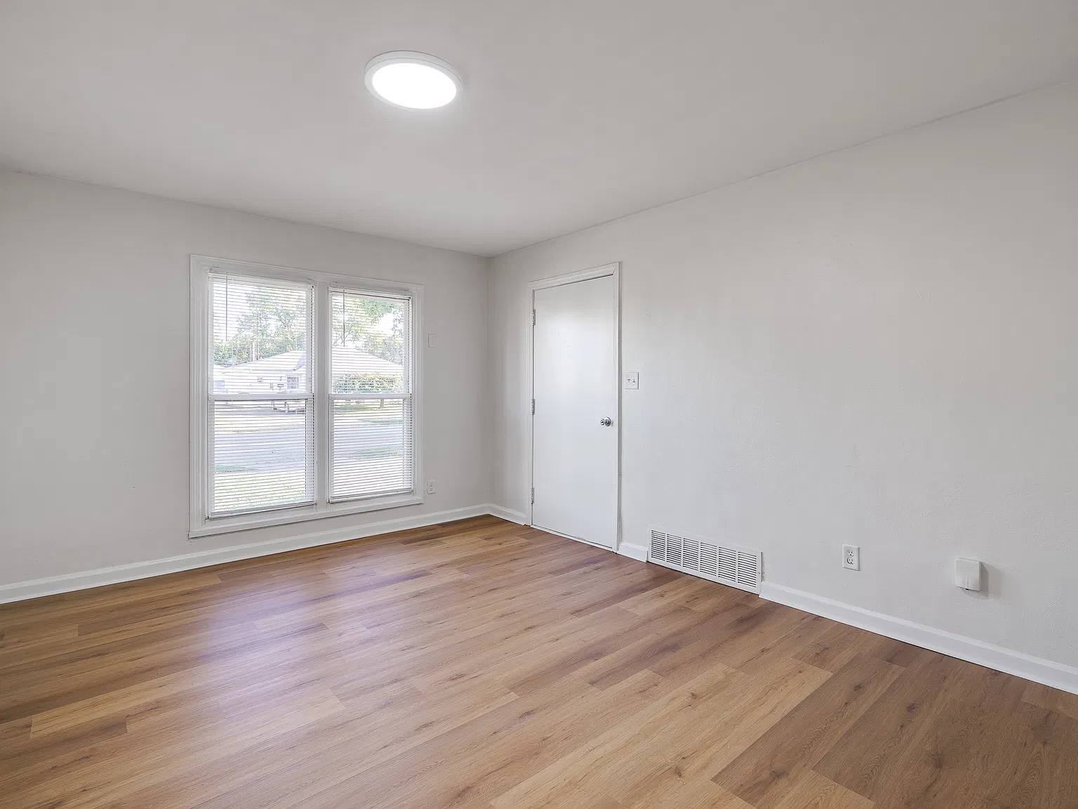 2 bed, 800 sqft, $1,150 — Photo 3