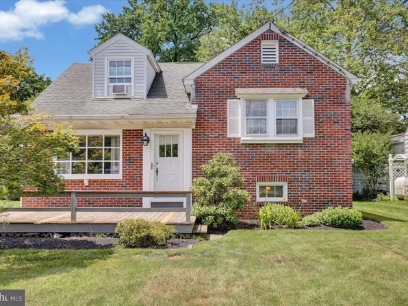 1441 Hollywood Dr, Lancaster, PA 17601