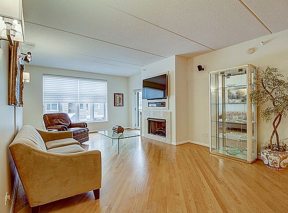 4th image of 405 Village Grn Unit 209
