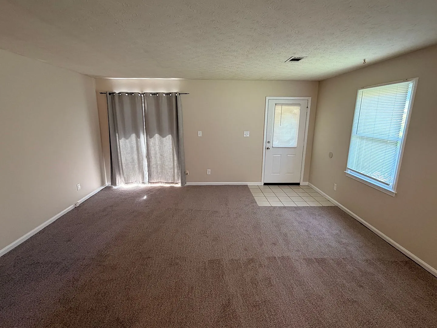 Cozy 2 bed 2 bath unit in the Heart of Conyers! — Photo 4