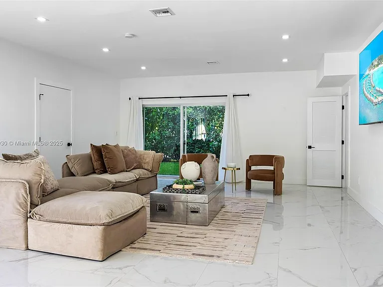 1651 SW 13th Ave — Photo 6