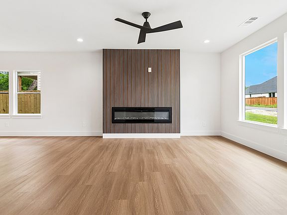 5th image of 111 Lakeshore Ln