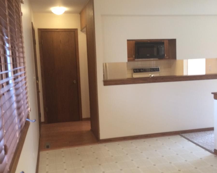 entry/kitchen nook