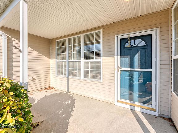 3rd image of 22 Foxwood Road