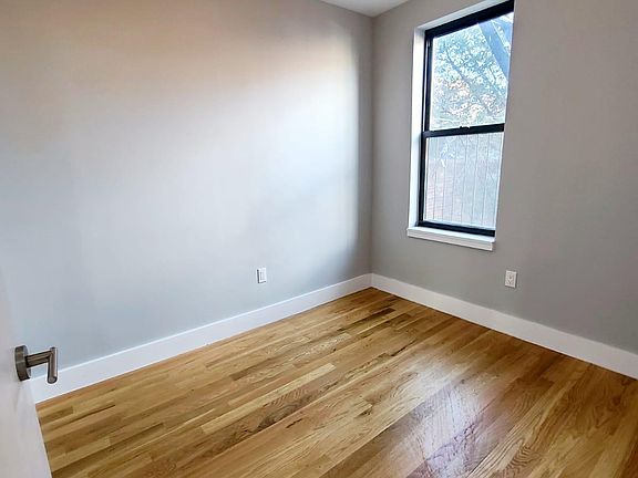 4th image of 1033 Kelly St #8