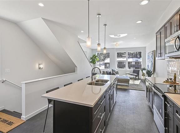 4th image of 881 E Hartson Ave #107A