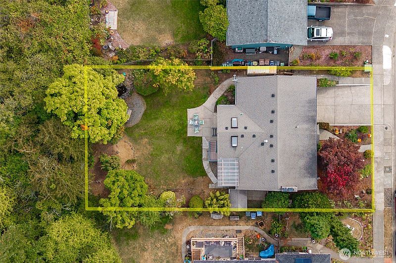 2nd image of 1561 S MacArthur Street