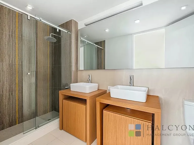 101 Bedford Ave #Penthouse D-708 — Photo 6