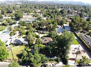 22722 Erwin St, Woodland Hills, CA 91367