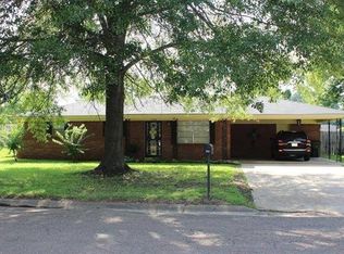 1719 Martha Dr, Grenada, MS 38901