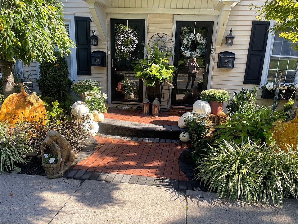 front rental on right or south side