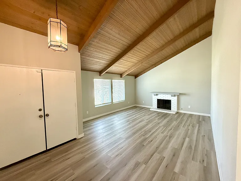 2382 Carlsbad Cir — Photo 5
