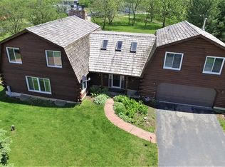 2117 Mills Pond Rd, Crystal Lake, IL 60014