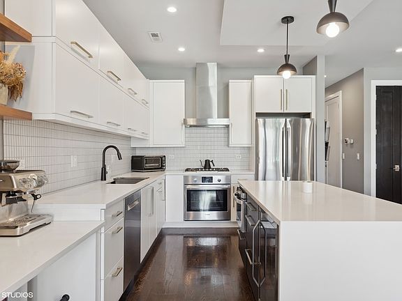 5th image of 3053 W Armitage Ave Unit 1