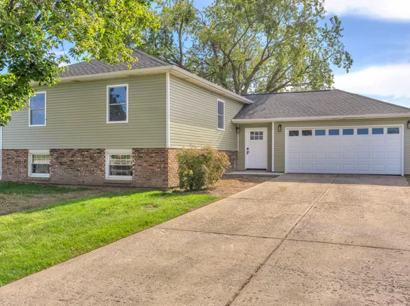 1717 W 98th Pl, Crown Point, IN 46307