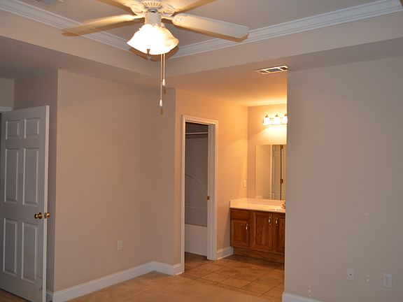 3rd image of 1009 Newman Cir