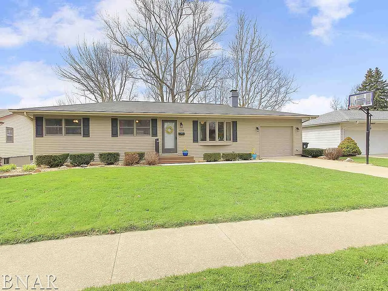 1225 Roland Dr photo 1