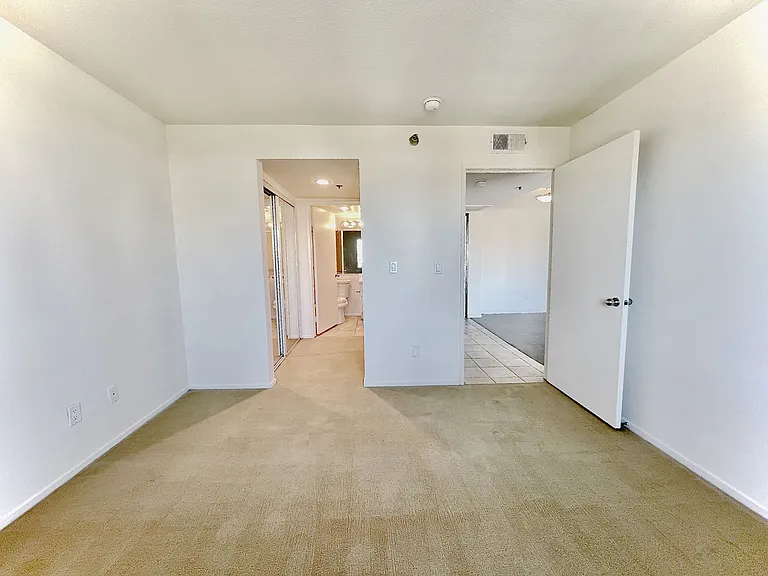 Midvale Towers — Photo 266