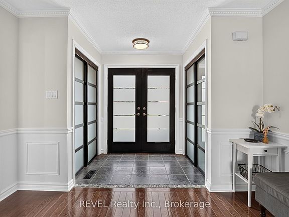 4th image of 10 Meadowbrook Ln