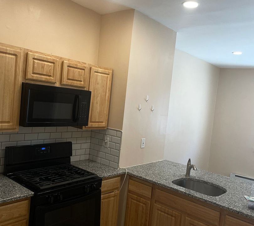 1st image of 475 Clinton Ave Floor 1