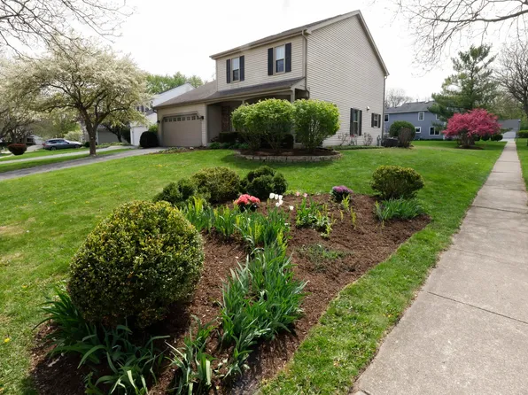 608 Thackeray Ln, Fox River Grove, IL 60021