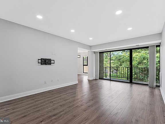 5th image of 2012 Colts Neck Rd APT 21A