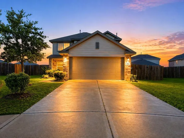 184 Kelly St, Angleton, TX 77515