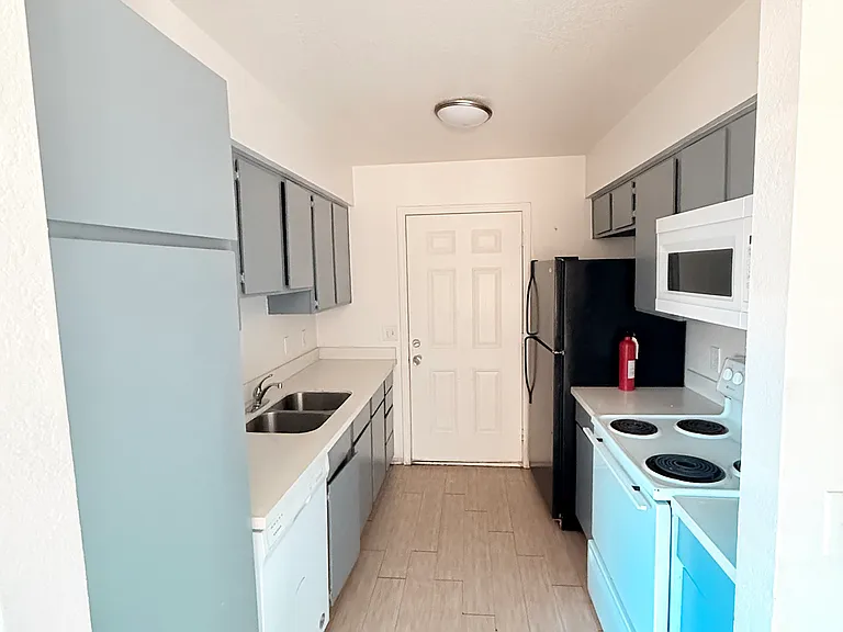 5028 N 22nd Ave #D — Photo 4