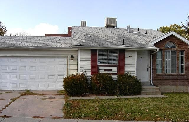 1st image of 3082 S Pembroke Ln