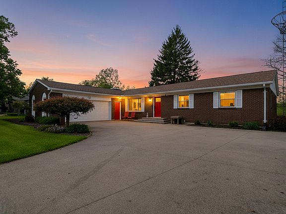 2nd image of 708 Arrowhead Dr