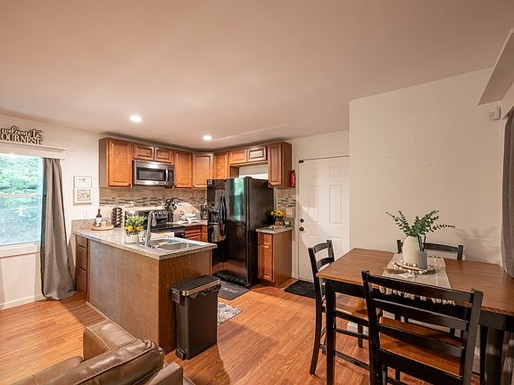 3rd image of 257 Pen Dr