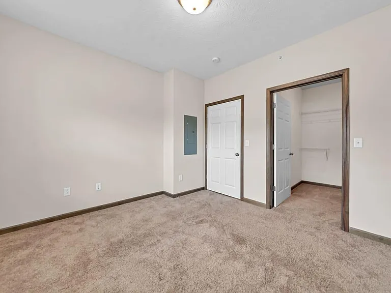 Hutchison Place Apartments — Photo 7