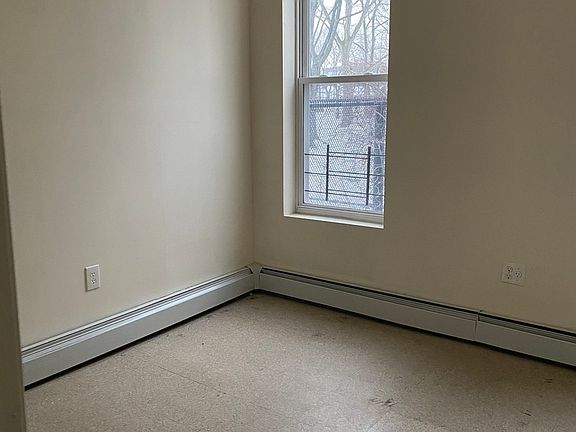 4th image of 447 Jackson Ave #2