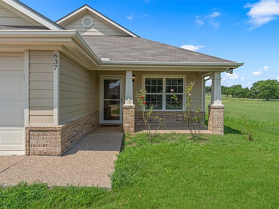 3rd image of 637 Hoffmeyer Ln