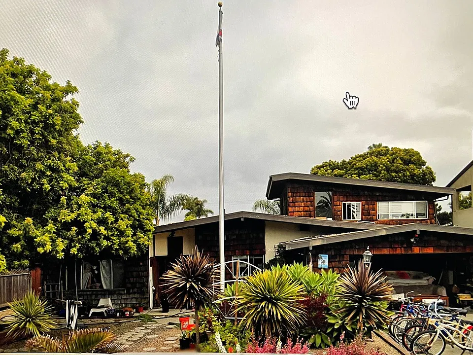 6876 Del Playa Dr