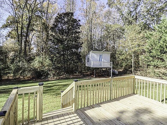 3rd image of 805 River Rd