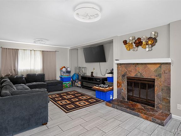 3rd image of 3110 Saint Myron Ln