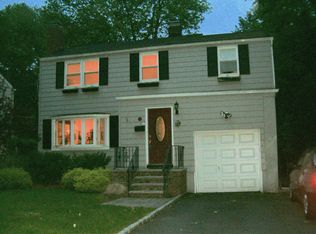 57 Burnet St, Livingston, NJ 07039