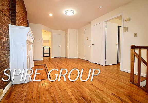 3rd image of 130 W 74th St #A