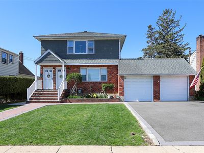 47 Manhattan Avenue, Westbury, NY, 11590