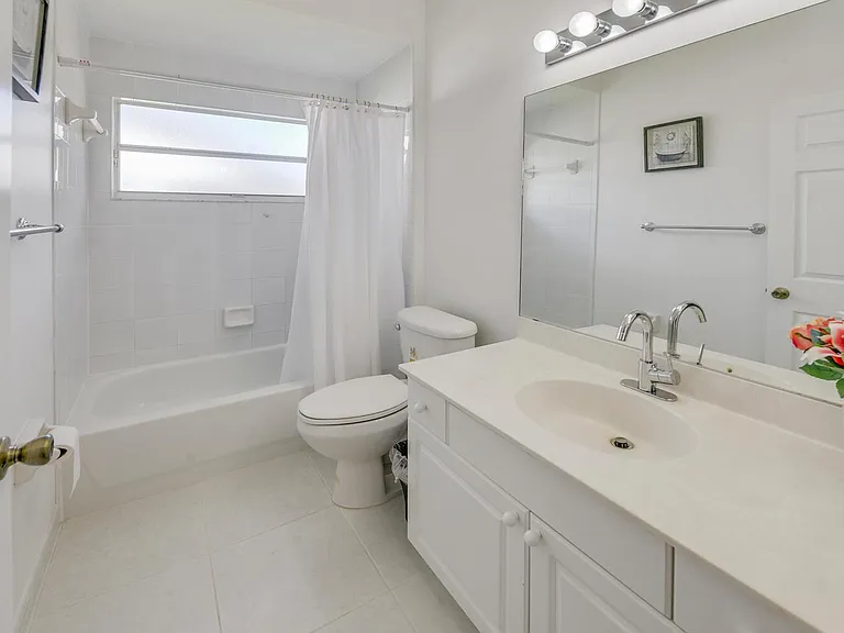 1935 Primrose Ln — Photo 17