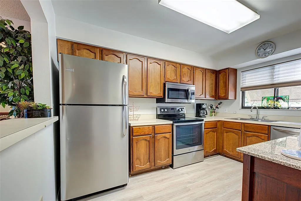 2 bed, 2.0 bath, 1145 sqft, $3,900 — Photo 4