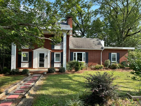 5221 Williard Rd, Oak Ridge, NC 27310