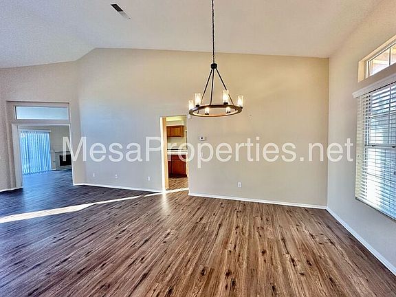 5th image of 12415 Madera St