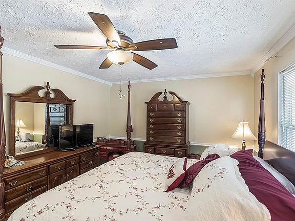 2nd image of 26076 Sycamore Dr